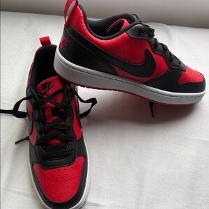 Nike Low-Top Sneakers in Red and Black